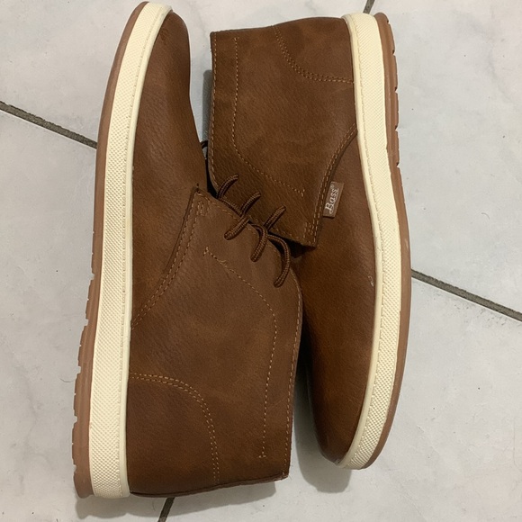 The brand is bass and it’s the colour brown ,size 11 - Picture 4 of 5